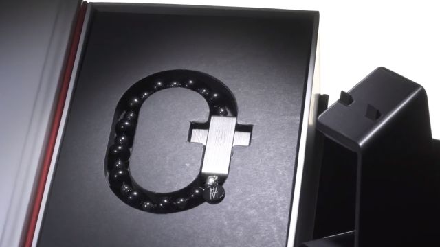 Ватикан выпустил умные четки, которые еще и фитнес-браслет