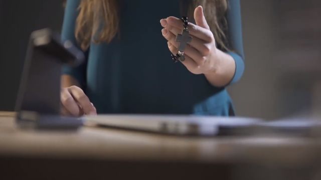 Ватикан выпустил умные четки, которые еще и фитнес-браслет