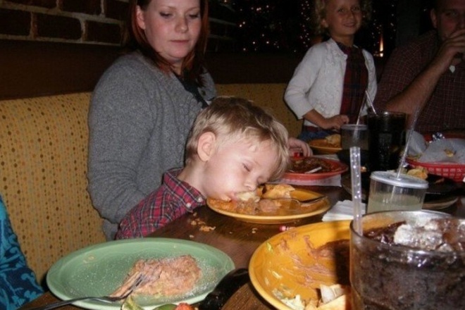 Очень странные дети в непонятных ситуациях