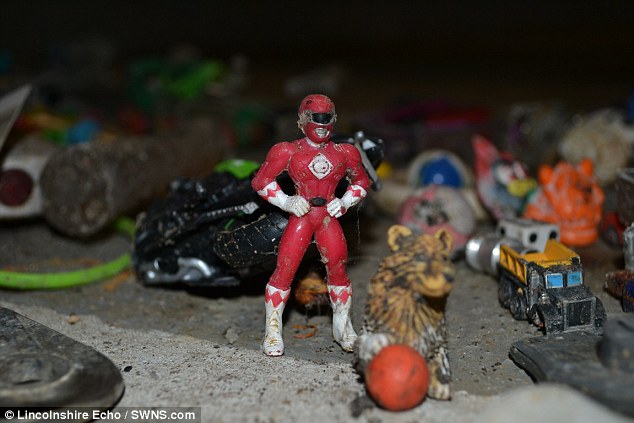 Неожиданные вещи, которые смывают в унитаз Неожиданные вещи, которые смывают в унитаз