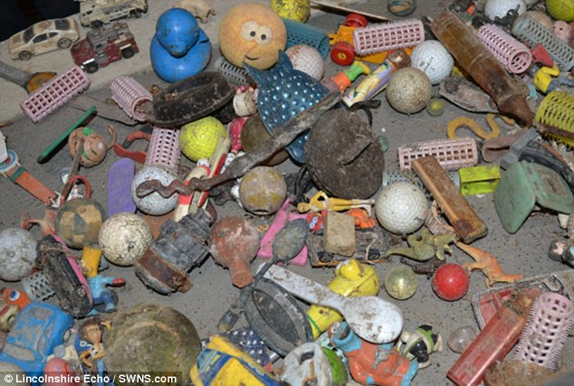 Неожиданные вещи, которые смывают в унитаз Неожиданные вещи, которые смывают в унитаз