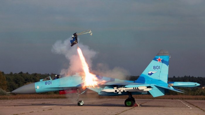 Зачем наносят узор на кабину ЯК-130 Зачем наносят узор на кабину ЯК-130