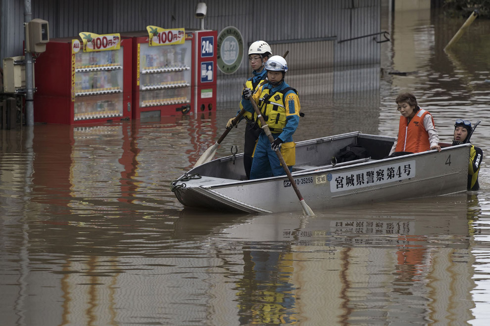 Последствия обрушившегося на Японию тайфуна «Хагибис» Последствия обрушившегося на Японию тайфуна «Хагибис»