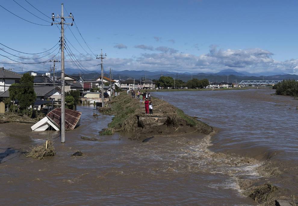 Последствия обрушившегося на Японию тайфуна «Хагибис» Последствия обрушившегося на Японию тайфуна «Хагибис»