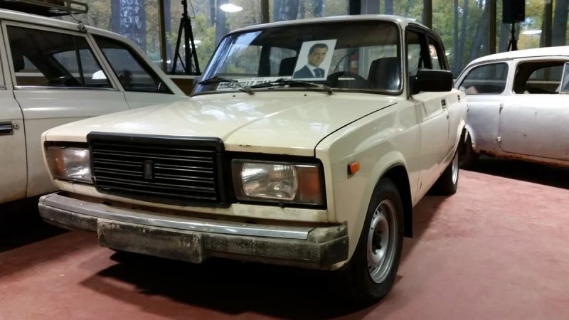 Продается «Семерка» Дмитрия Медведева Продается «Семерка» Дмитрия Медведева