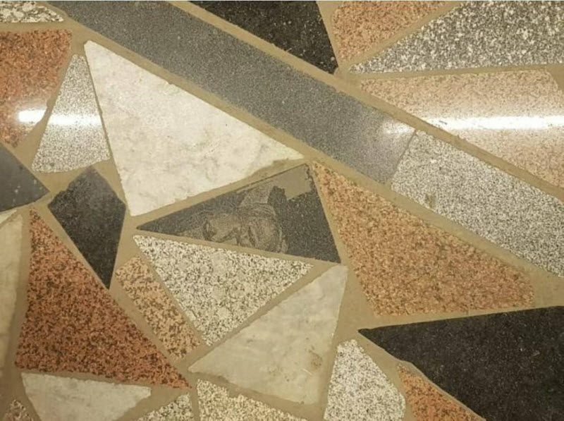 Крипота по-казахстански: пол торгового центра сделан из необычного материала