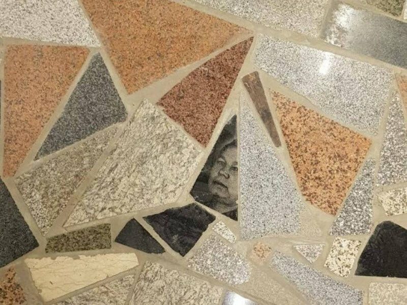 Крипота по-казахстански: пол торгового центра сделан из необычного материала