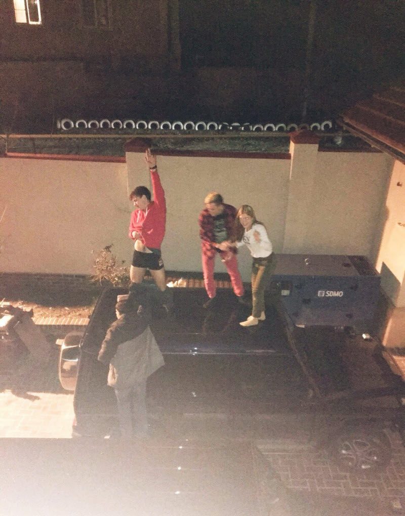 Забавы молодых: пьянки, гулянки, вписки