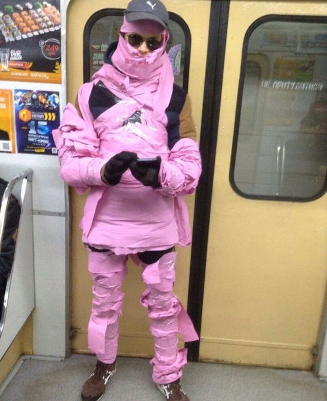 Любители высокой моды из подземки