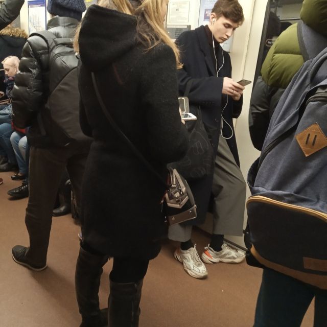 Любители высокой моды из подземки