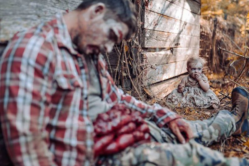 Стремная фотосессия веселой семейки