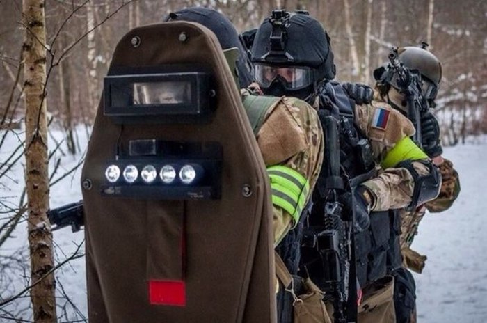 Зачем нужен красный круг на щитах спецназа Зачем нужен красный круг на щитах спецназа