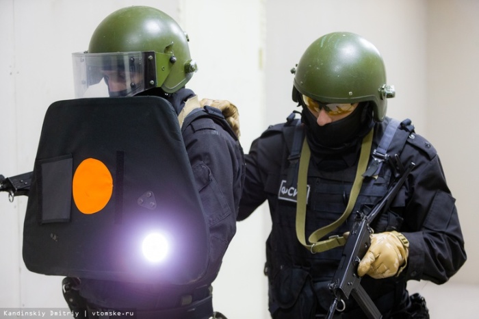 Зачем нужен красный круг на щитах спецназа Зачем нужен красный круг на щитах спецназа