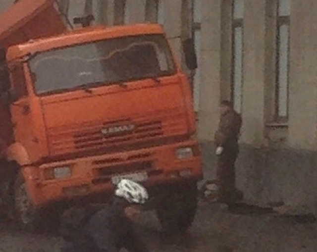 В Питере дорожники опробовали только что построенный участок. И это был эпик-фэйл В Питере дорожники опробовали только что построенный участок. И это был эпик-фэйл