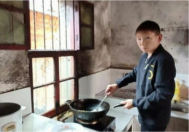 Вечно молодой китаец застрял в 6-летнем теле