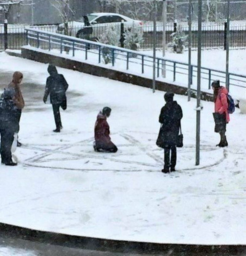 Очень странные девушки на просторах Интернета
