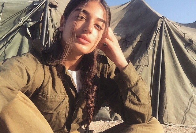 «Я на тебе, как на войне, а на войне, как на тебе»: девушки на военной службе Израиля