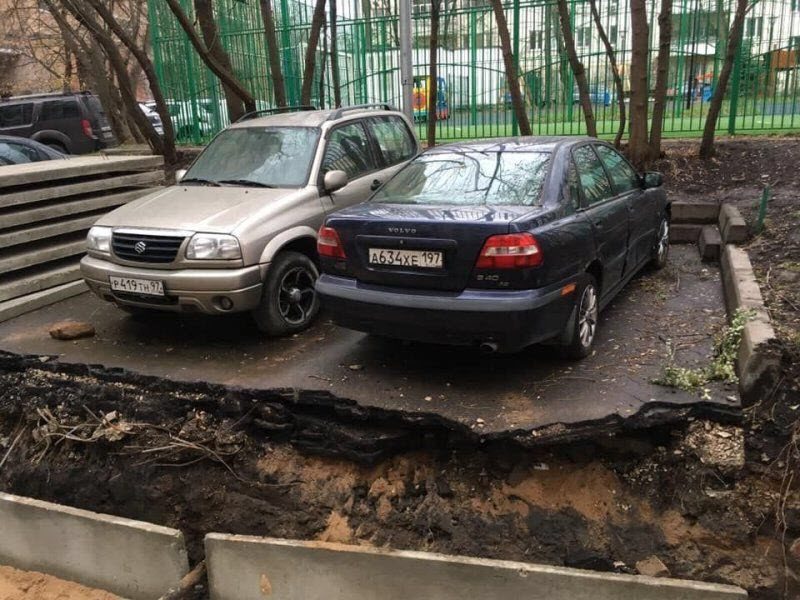 ЖЭК предупредил: машины не ставить, водители не послушались