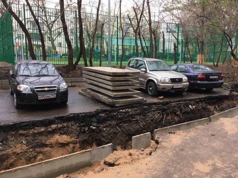 ЖЭК предупредил: машины не ставить, водители не послушались