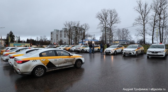 А тем временем в Сергиевом Посаде таксисты бастуют уже 3 день