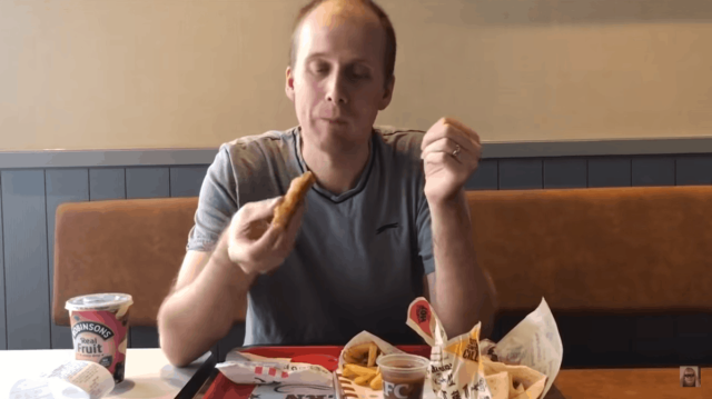 Блогер Майк Дживонс целую неделю ел в KFC и в итоге похудел