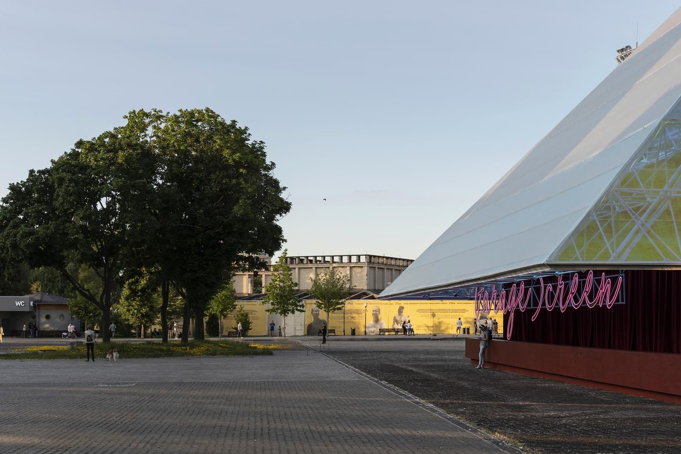 Летний кинотеатр Garage Screen в Москве Летний кинотеатр Garage Screen в Москве