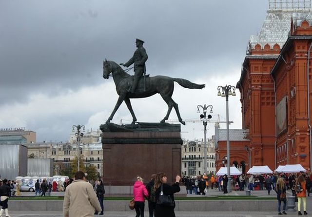 Опрос: кто для вас герой Отечества?