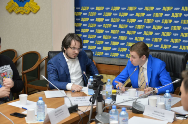 Блогер Мэддисон стал членом ЛДПР