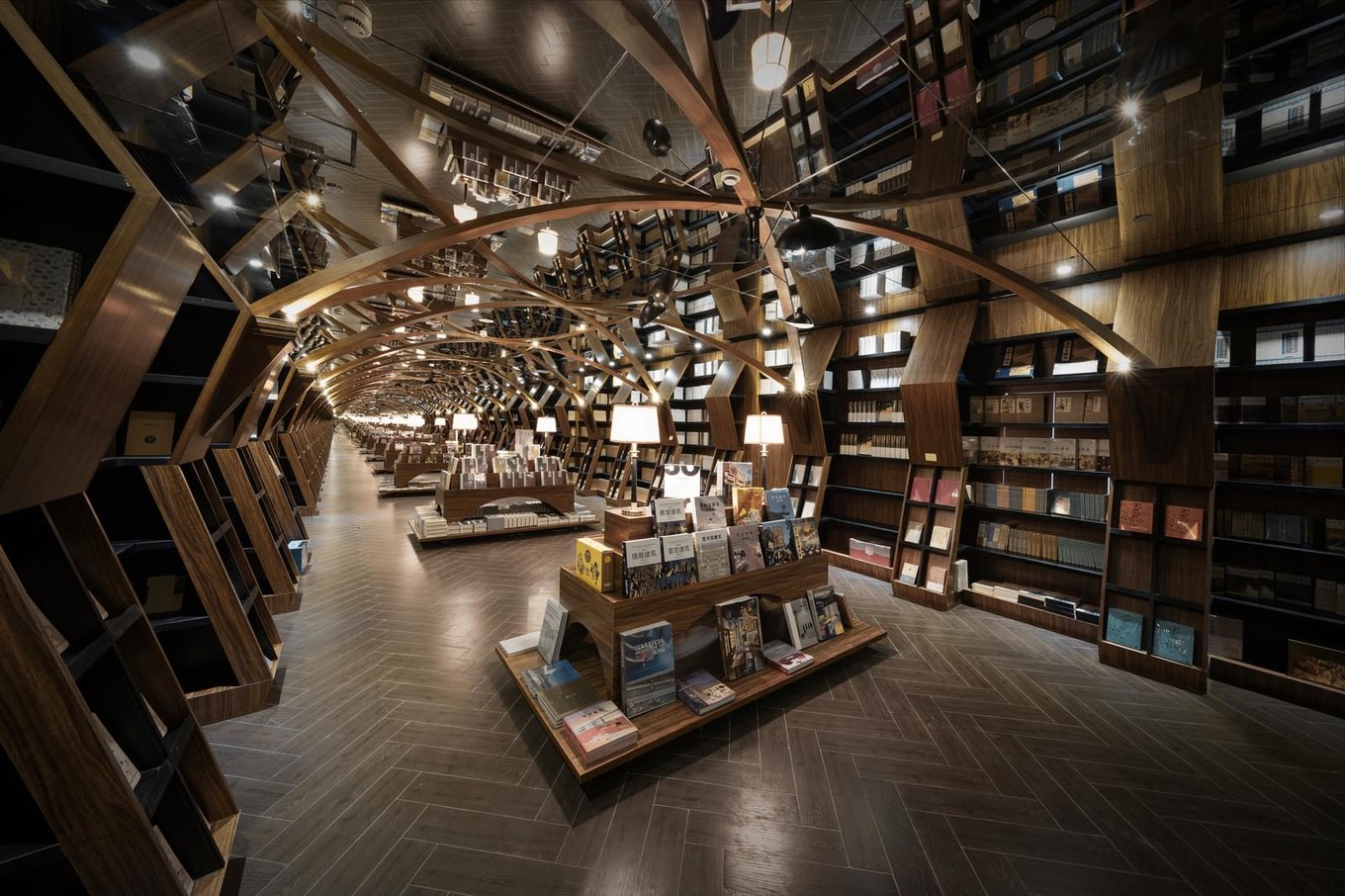 Интерьер книжного магазина в Шанхае