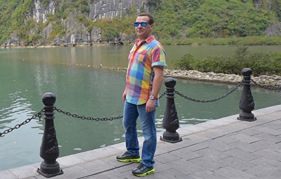 Медведев поручил снизить порог беспошлинного ввоза посылок до €20 к 2022 году    