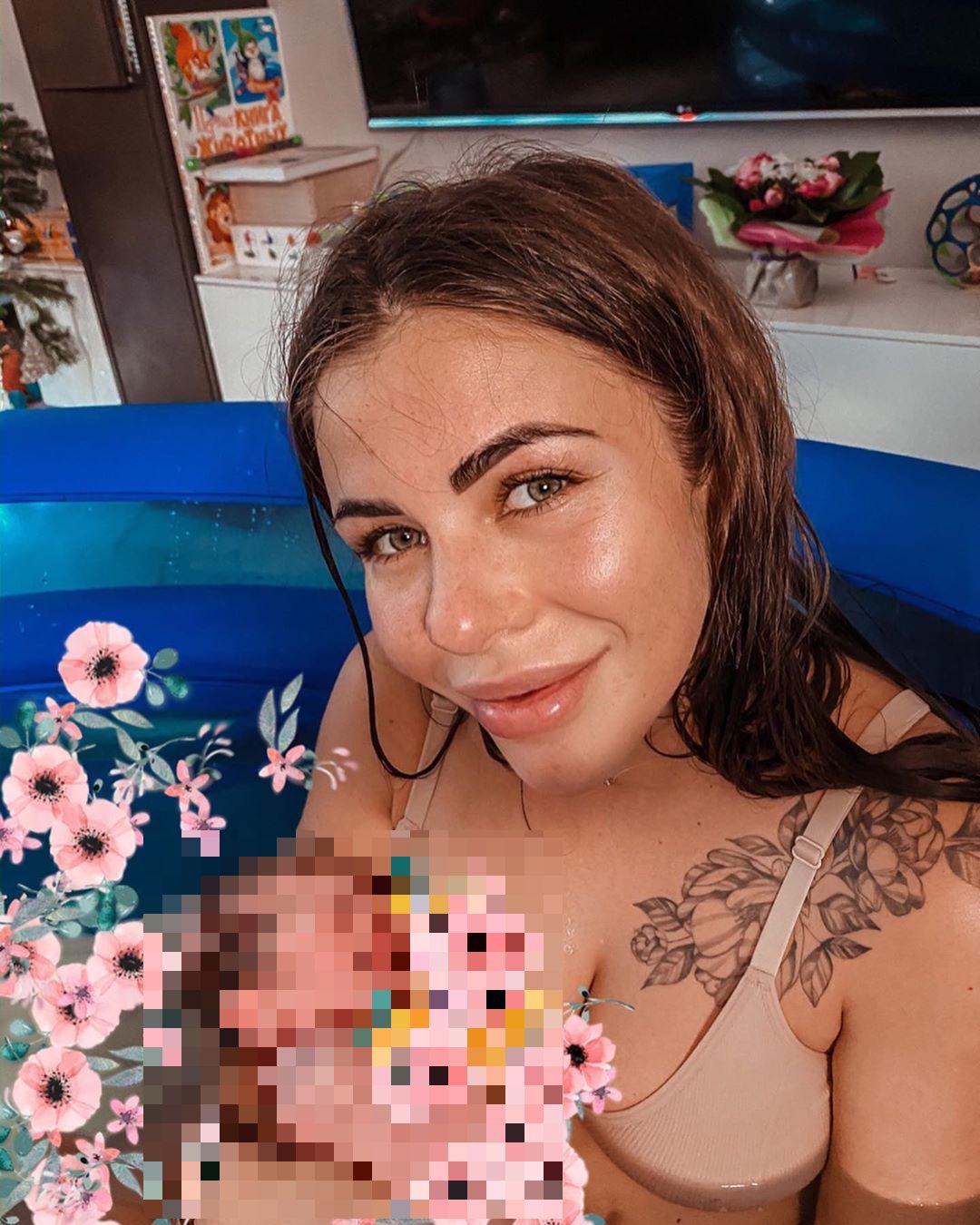 Блогер София Стужук сняла на камеру собственные роды в воде