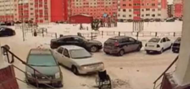 Наехали на инвалидное кресло, посмеялись и ушли