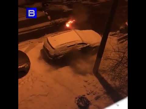 Детки подожгли машину: реакция публики