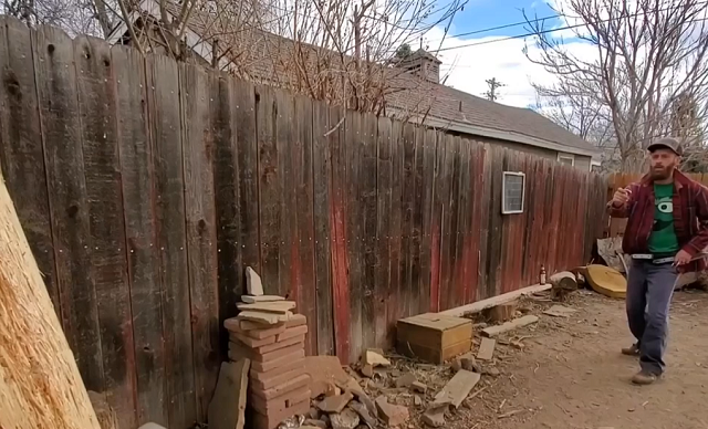 Невероятный трюк с метанием ножа