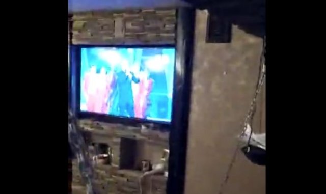 Шикарный гараж с комнатами, спрятанными от жены