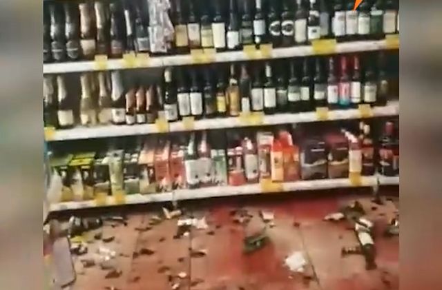 Сотрудники магазина связали пьяного дебошира