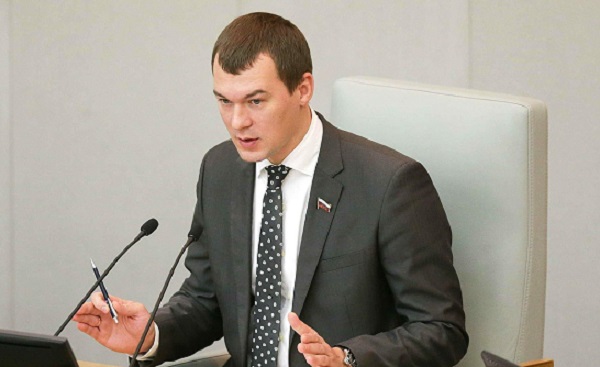 «У нас в Москве бомжи гораздо лучше одеваются»: Михаил Дегтярев раскритиковал хабаровчан за отсутствие стиля в одежде