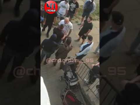 Блондины в Германии учат чеченцев хорошему поведению
