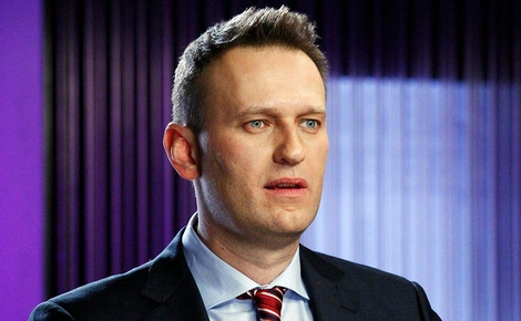 Алексей Навальный находится без сознания после отравления и экстренной посадки самолета в аэропорту Омска