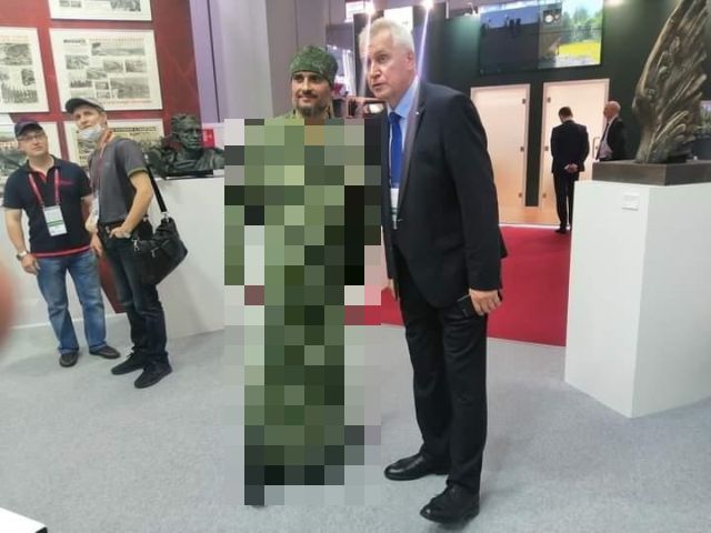 На форуме "Армия - 2020" показали новые камуфляжные рясы для священников