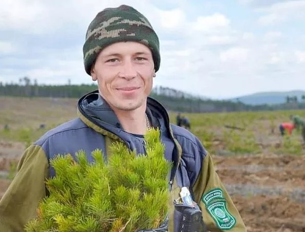 Их было пятеро с оружием, а егерь виноват