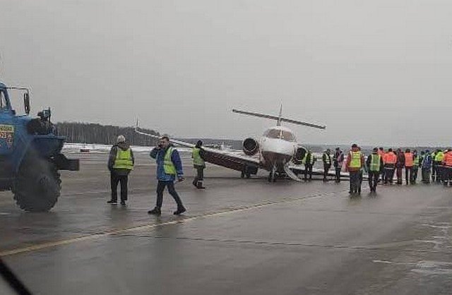 Во Внуково аварийно сел бизнес-джет из Литвы без левой стойки