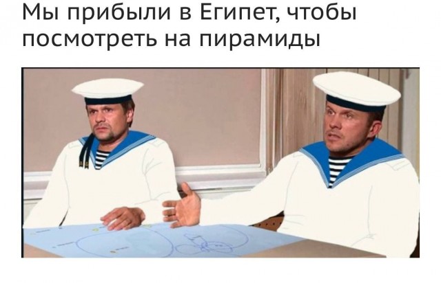 В Суэцком канале удалось сдвинуть с места севший на мель контейнеровоз