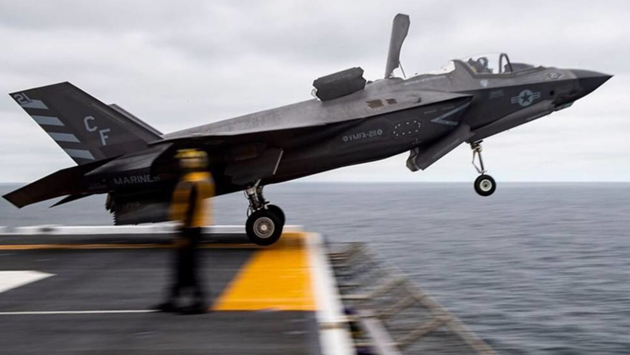 Истребитель ВМС США F-35B выстрелил в себя из пушки