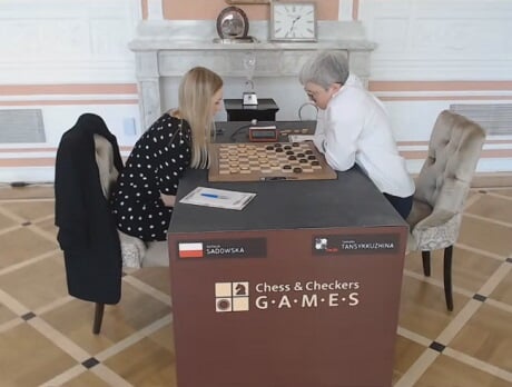 Польская спортсменка убрала свой флаг в знак солидарности