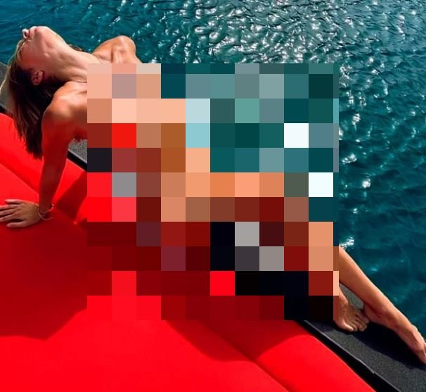 В Турции задержали нескольких девушек, устроивших откровенную фотосессию на яхте