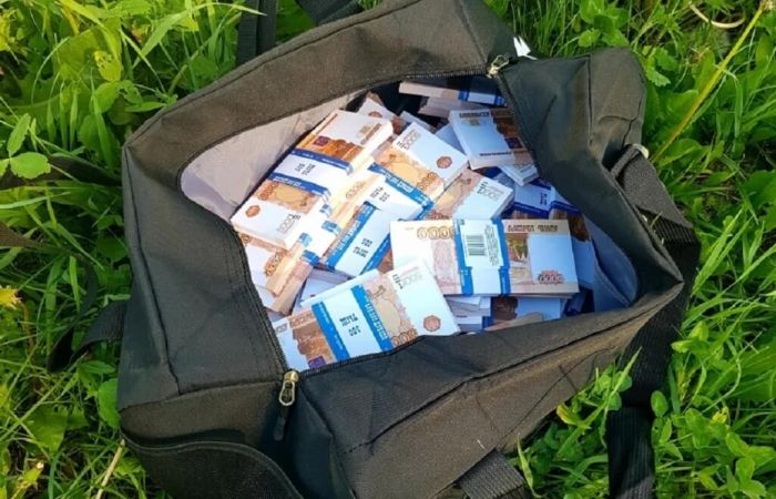 Пенсионерку ограбили почти на 2 миллиона, которые она постоянно возила с собой в тележке