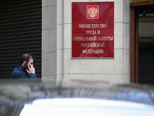 Началось! Минтруд: непривитых работников можно отстранить без сохранения зарплаты