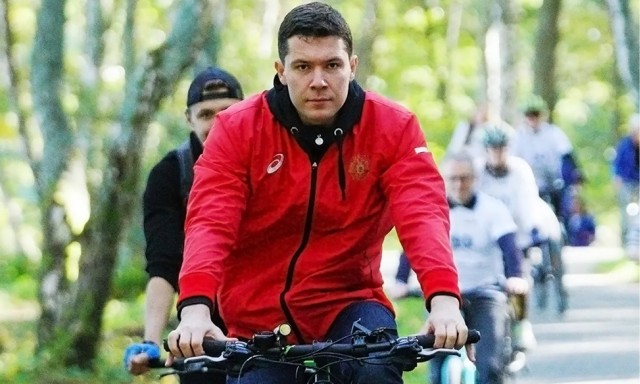 Российский губернатор пожаловался на нехватку денег на новую машину