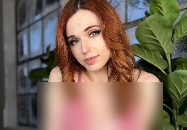 Стримерша Кейтлин Amouranth Сирагуса заработала миллионы, просто показав свой сон